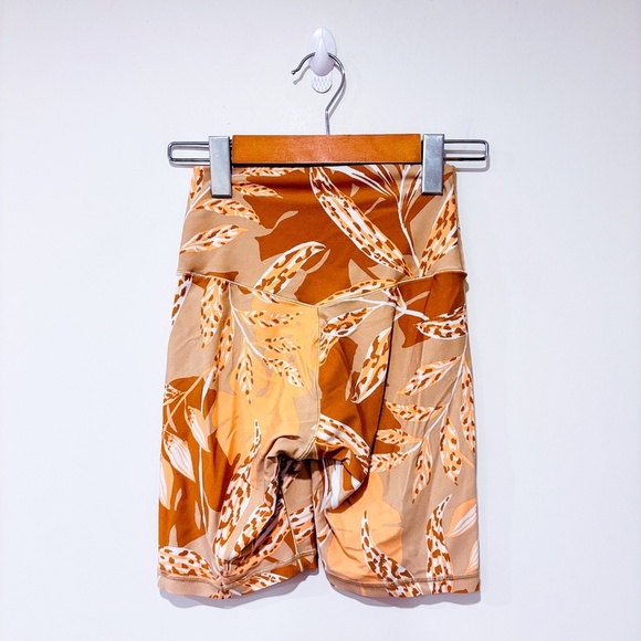 AERIE Beige bike shorts with leaf pattern - Picture 6 of 9